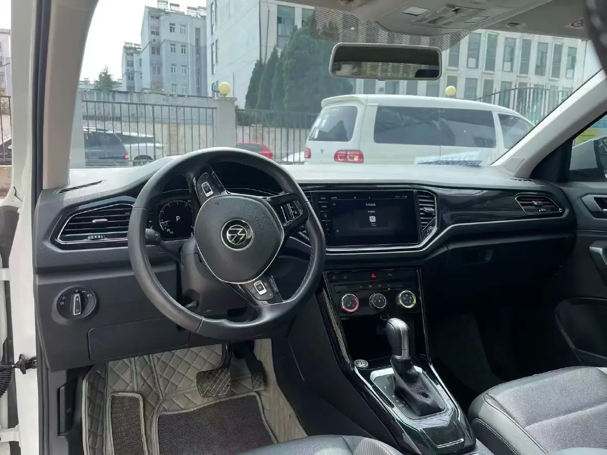 2022 Volkswagen T-Roc 1.4T 150HP L4 7DCT,autocango,china used car exporter,china ev exporter,chinese used car exporter,chinese used ev exporter