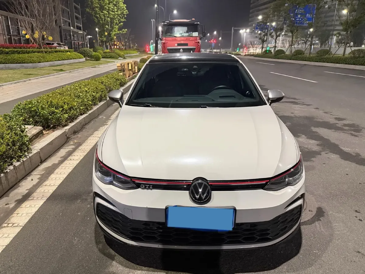 2021 Volkswagen GolfGTI 2.0T 220HP L4 7DCT,autocango,china used car exporter,china ev exporter,chinese used car exporter,chinese used ev exporter