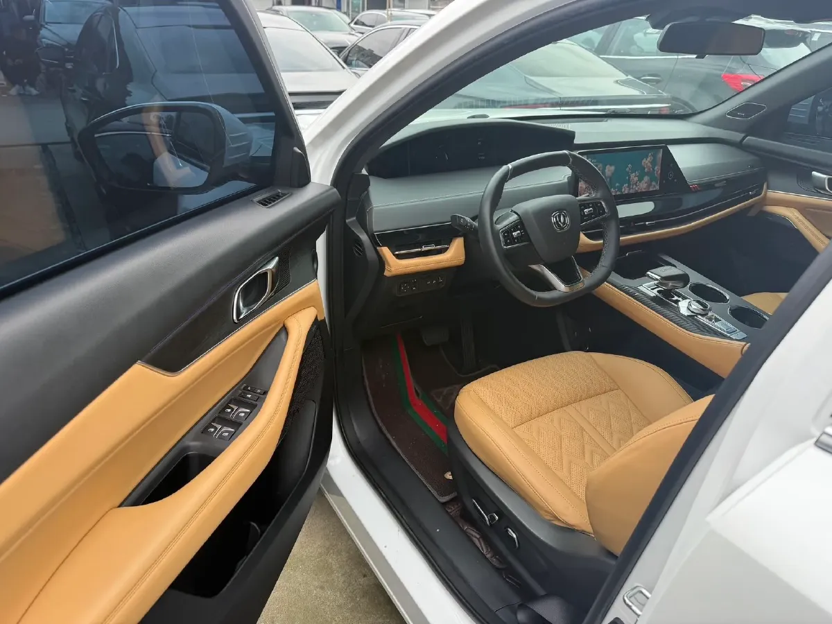 2021 ChangAn UNI-K 2.0T 233HP L4 8AT,autocango,china used car exporter,china ev exporter,chinese used car exporter,chinese used ev exporter