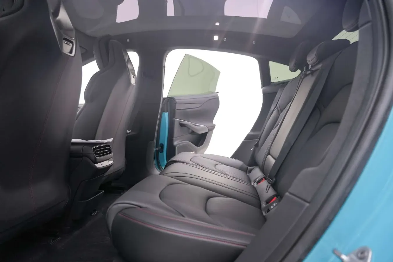 2024 MI SU7 BEV 73.6KWH,autocango,china used car exporter,china ev exporter,chinese used car exporter,chinese used ev exporter