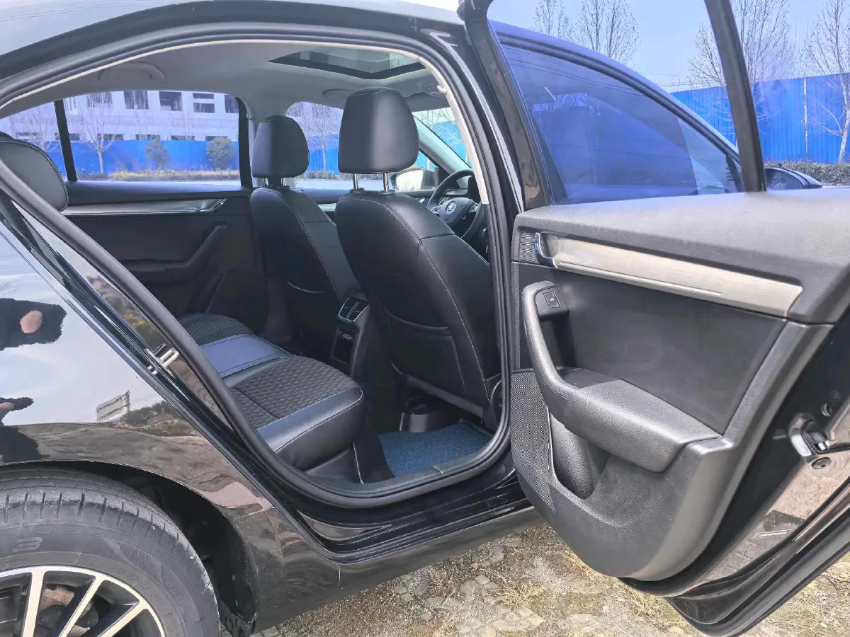 2019 Skoda Octavia 1.2T 116HP L4 7DCT,autocango,china used car exporter,china ev exporter,chinese used car exporter,chinese used ev exporter