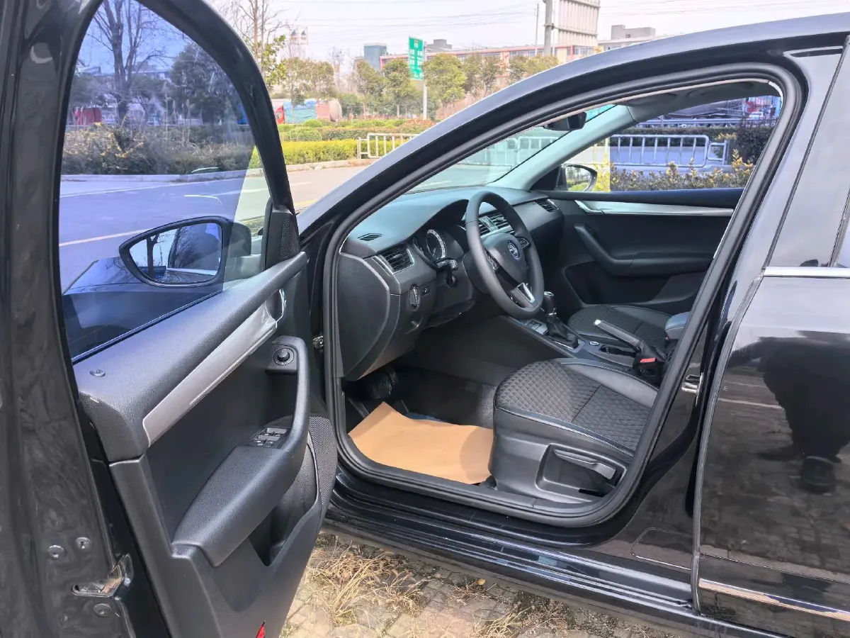 2019 Skoda Octavia 1.2T 116HP L4 7DCT,autocango,china used car exporter,china ev exporter,chinese used car exporter,chinese used ev exporter