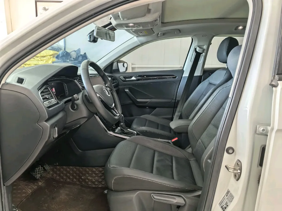 2021 Volkswagen T-Roc 1.4T 150HP L4 7DCT,autocango,china used car exporter,china ev exporter,chinese used car exporter,chinese used ev exporter