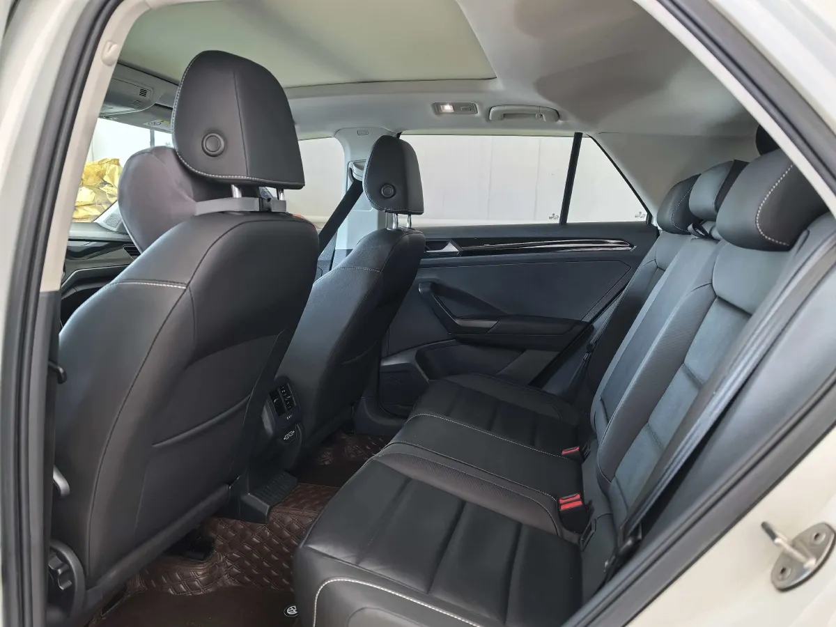 2021 Volkswagen T-Roc 1.4T 150HP L4 7DCT,autocango,china used car exporter,china ev exporter,chinese used car exporter,chinese used ev exporter