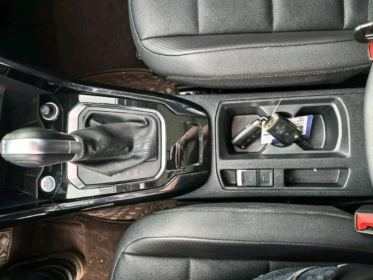 2021 Volkswagen T-Roc 1.4T 150HP L4 7DCT,autocango,china used car exporter,china ev exporter,chinese used car exporter,chinese used ev exporter