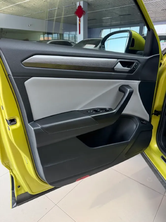 2023 Volkswagen T-Roc 1.5T 160HP L4 7DCT,autocango,china used car exporter,china ev exporter,chinese used car exporter,chinese used ev exporter