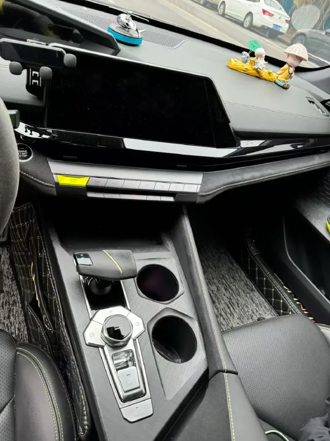 2022 ChangAn UNI-V 1.5T 188HP L4 7DCT,autocango,china used car exporter,china ev exporter,chinese used car exporter,chinese used ev exporter