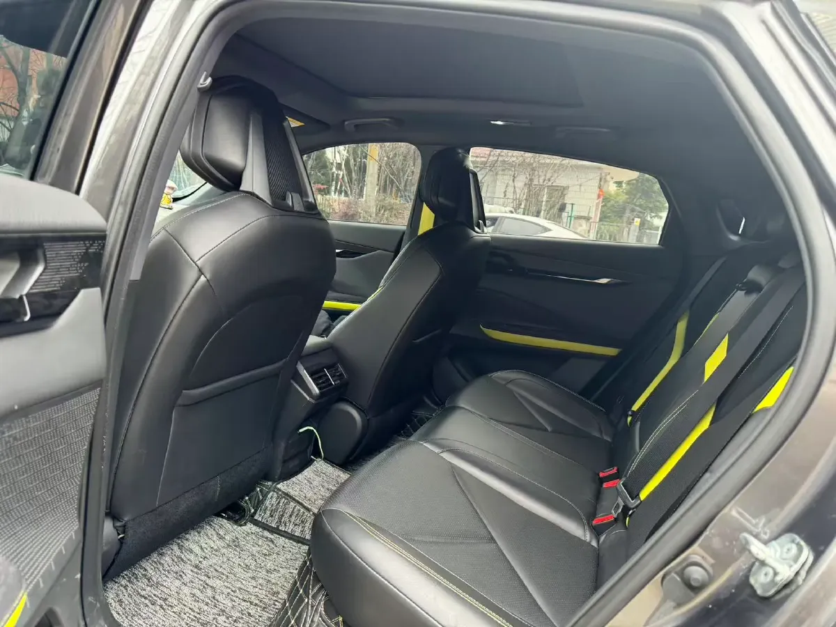 2022 ChangAn UNI-V 1.5T 188HP L4 7DCT,autocango,china used car exporter,china ev exporter,chinese used car exporter,chinese used ev exporter