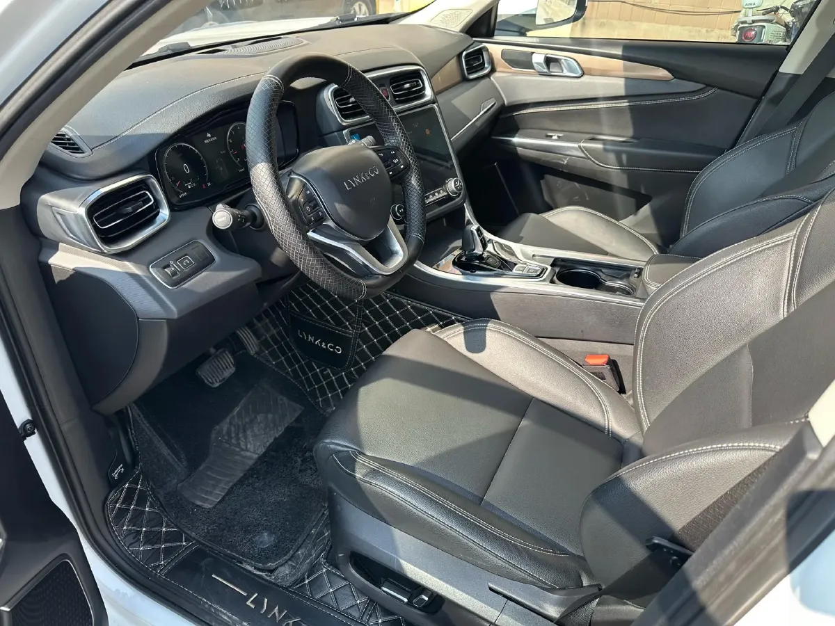 2020 LYNK&CO 01 2.0T 190HP L4 6AT,autocango,china used car exporter,china ev exporter,chinese used car exporter,chinese used ev exporter