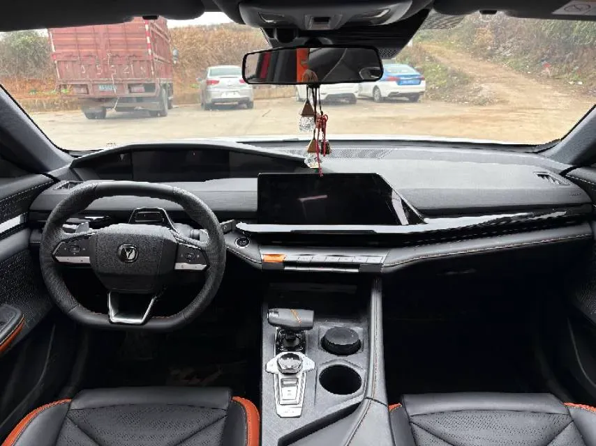 2023 ChangAn UNI-V 1.5T 188HP L4 7DCT,autocango,china used car exporter,china ev exporter,chinese used car exporter,chinese used ev exporter