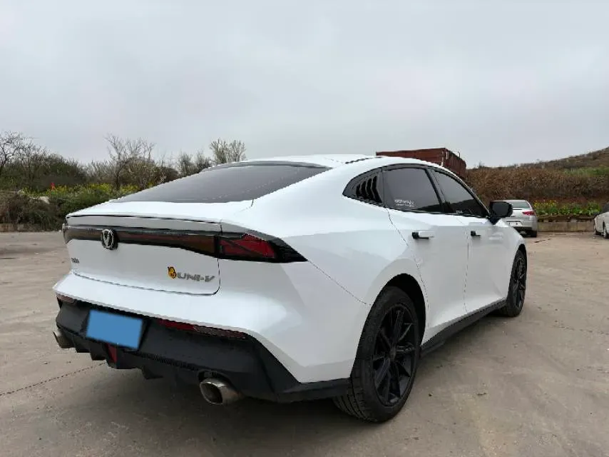 2023 ChangAn UNI-V 1.5T 188HP L4 7DCT,autocango,china used car exporter,china ev exporter,chinese used car exporter,chinese used ev exporter