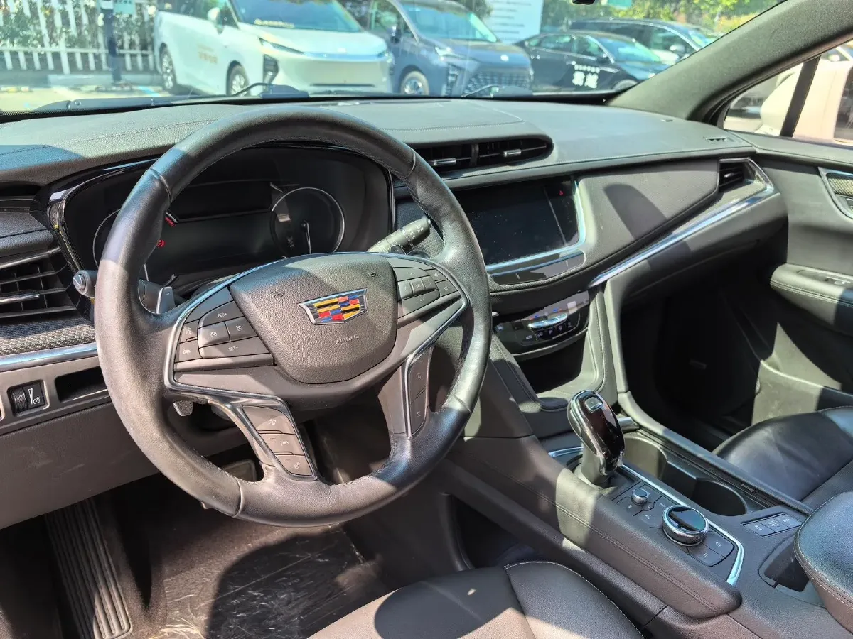 2022 Cadillac XT5 2.0T 237HP L4 9AT,autocango,china used car exporter,china ev exporter,chinese used car exporter,chinese used ev exporter