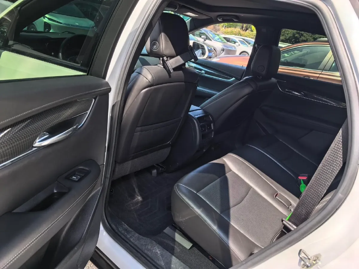 2022 Cadillac XT5 2.0T 237HP L4 9AT,autocango,china used car exporter,china ev exporter,chinese used car exporter,chinese used ev exporter