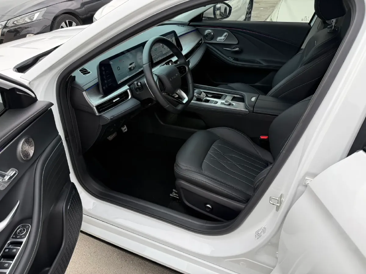 2025 Chery Arrizo 8 2.0T 254HP L4 7DCT,autocango,china used car exporter,china ev exporter,chinese used car exporter,chinese used ev exporter