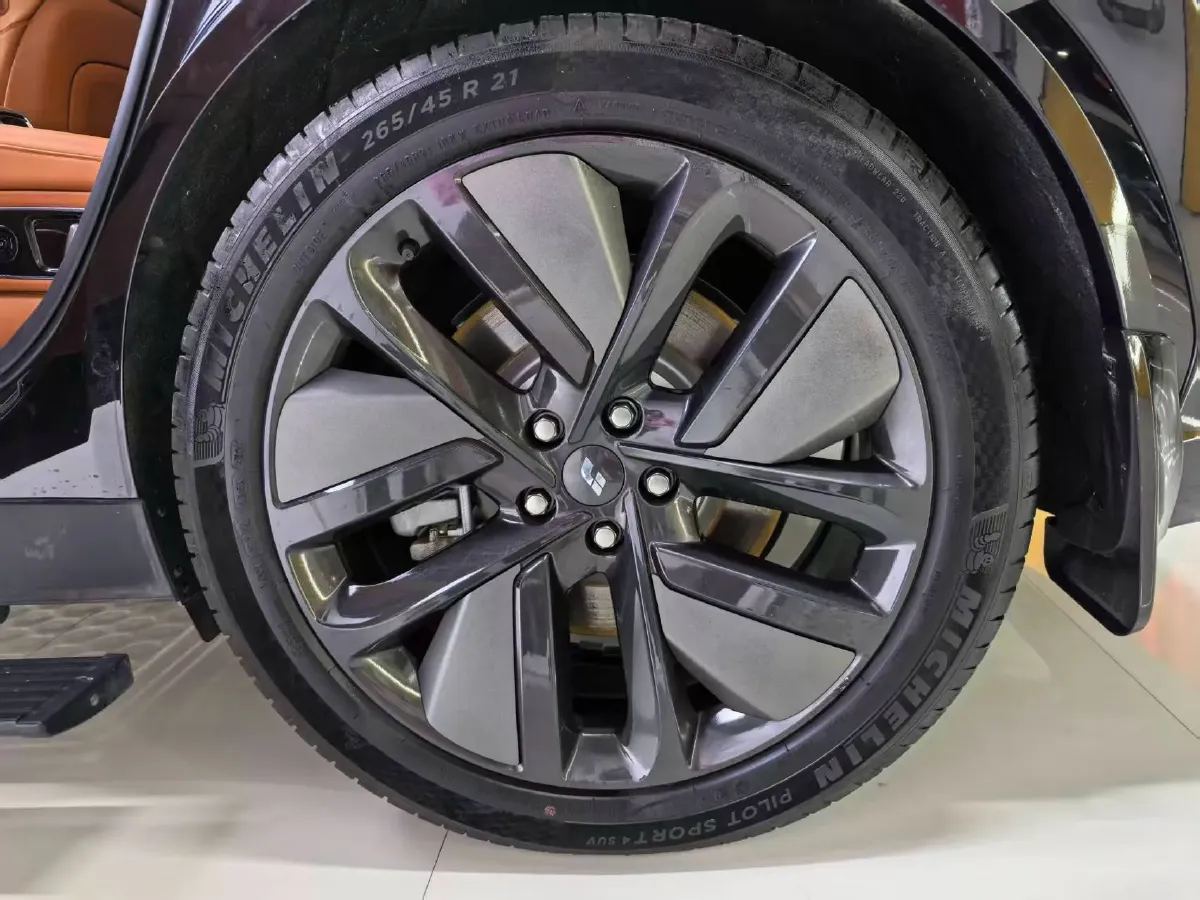 2024 Li L8 Range Extended 154HP REEV 42.8KWH,autocango,china used car exporter,china ev exporter,chinese used car exporter,chinese used ev exporter