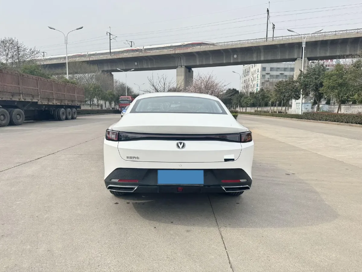 2025 ChangAn Eado 1.5T 192HP L4 7DCT,autocango,china used car exporter,china ev exporter,chinese used car exporter,chinese used ev exporter