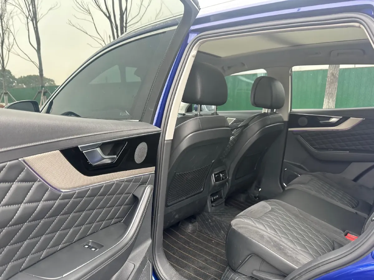 2019 HongQi HS5 2.0T 224HP L4 6AT,autocango,china used car exporter,china ev exporter,chinese used car exporter,chinese used ev exporter