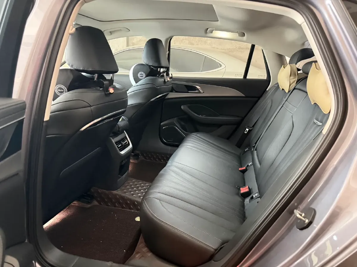 2024 HongQi H5 2.0T 224HP L4 8AT,autocango,china used car exporter,china ev exporter,chinese used car exporter,chinese used ev exporter