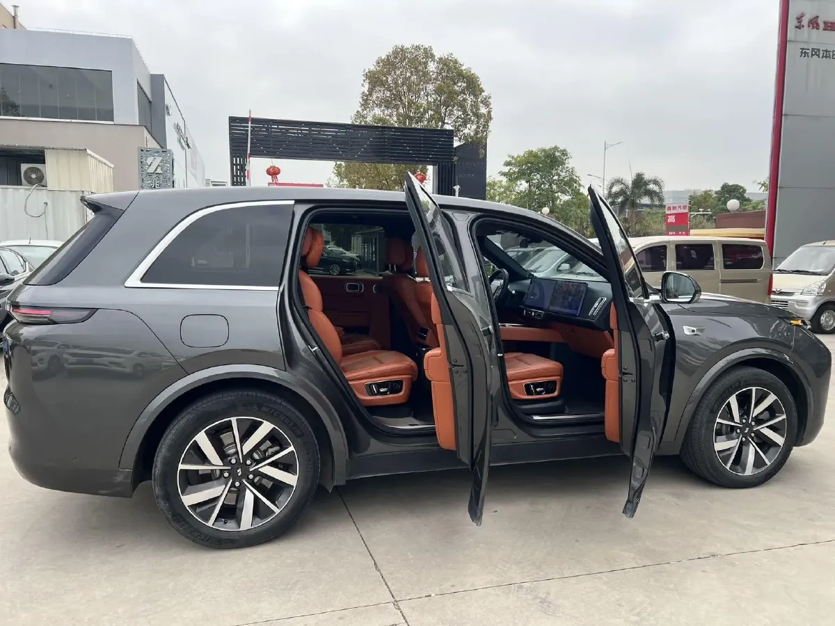 2023 Li L8 Range Extended 154HP REEV 40.9KWH,autocango,china used car exporter,china ev exporter,chinese used car exporter,chinese used ev exporter