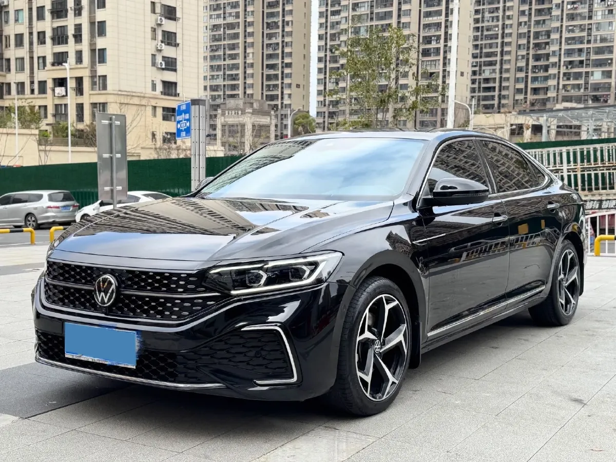 2023 Volkswagen Passat 2.0T 186HP L4 7DCT,autocango,china used car exporter,china ev exporter,chinese used car exporter,chinese used ev exporter