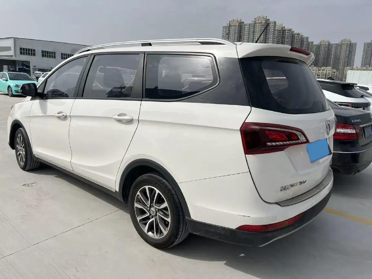 2019 BaoJun 730 1.5T 151HP L4 CVT,autocango,china used car exporter,china ev exporter,chinese used car exporter,chinese used ev exporter