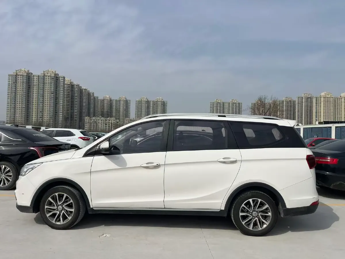 2019 BaoJun 730 1.5T 151HP L4 CVT,autocango,china used car exporter,china ev exporter,chinese used car exporter,chinese used ev exporter