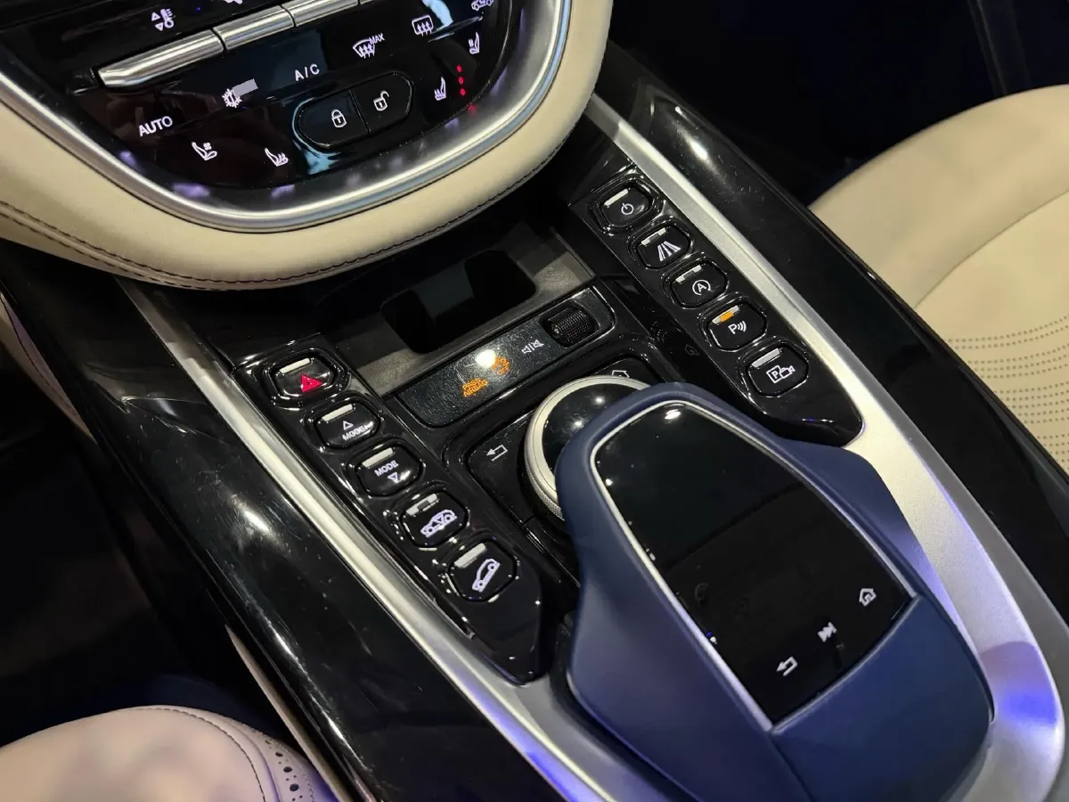 2022 Aston Martin DBX 3.0T 435HP L6 9AT,autocango,china used car exporter,china ev exporter,chinese used car exporter,chinese used ev exporter