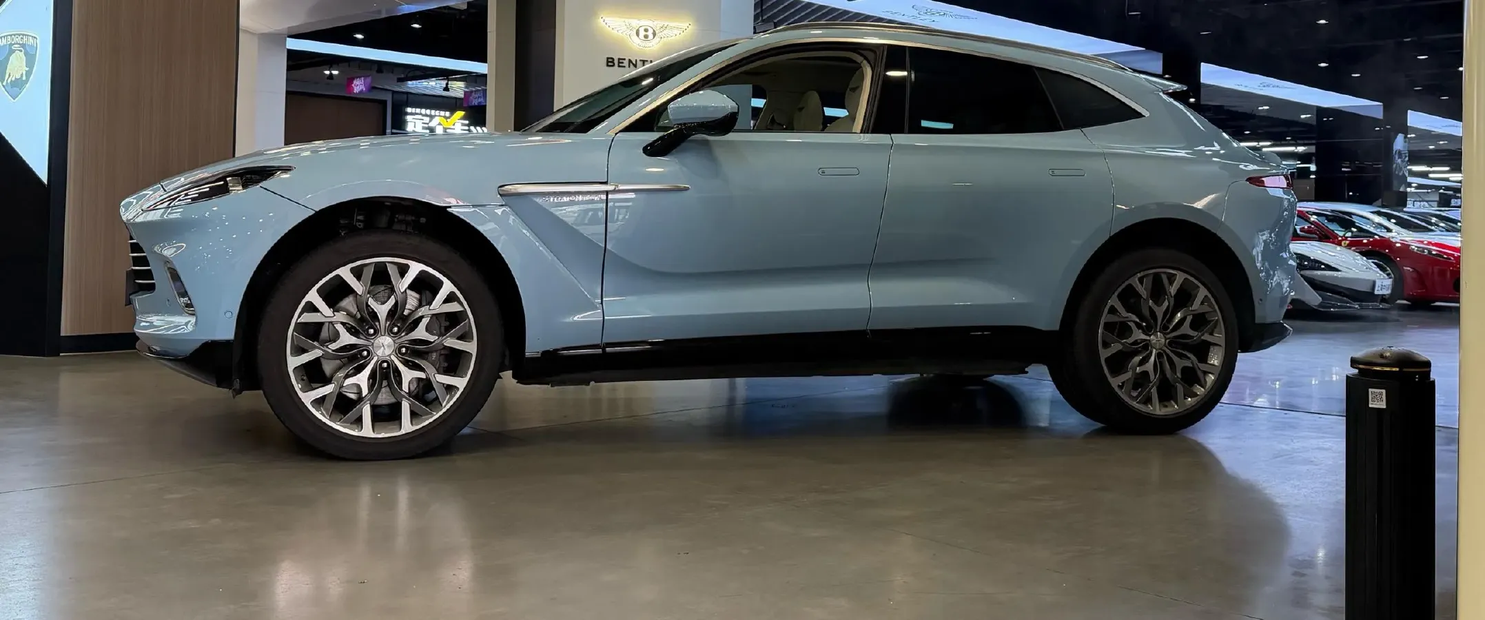 2022 Aston Martin DBX 3.0T 435HP L6 9AT,autocango,china used car exporter,china ev exporter,chinese used car exporter,chinese used ev exporter