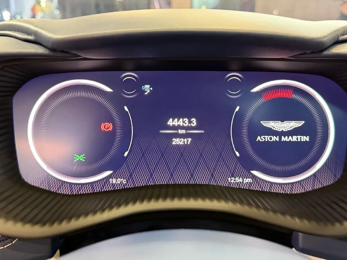 2022 Aston Martin DBX 3.0T 435HP L6 9AT,autocango,china used car exporter,china ev exporter,chinese used car exporter,chinese used ev exporter