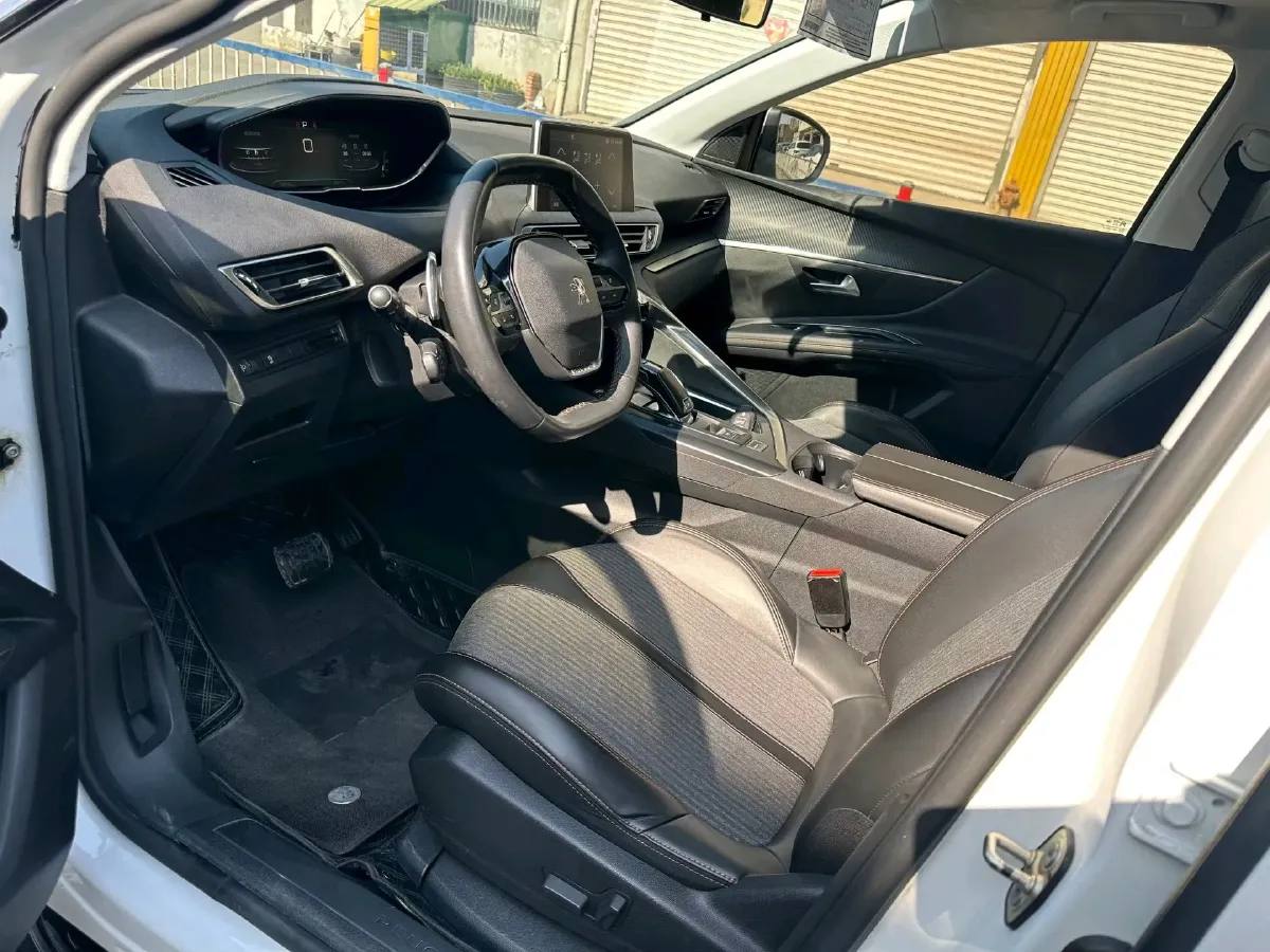 2017 Peugeot 5008 1.8T 204HP L4 6AT,autocango,china used car exporter,china ev exporter,chinese used car exporter,chinese used ev exporter