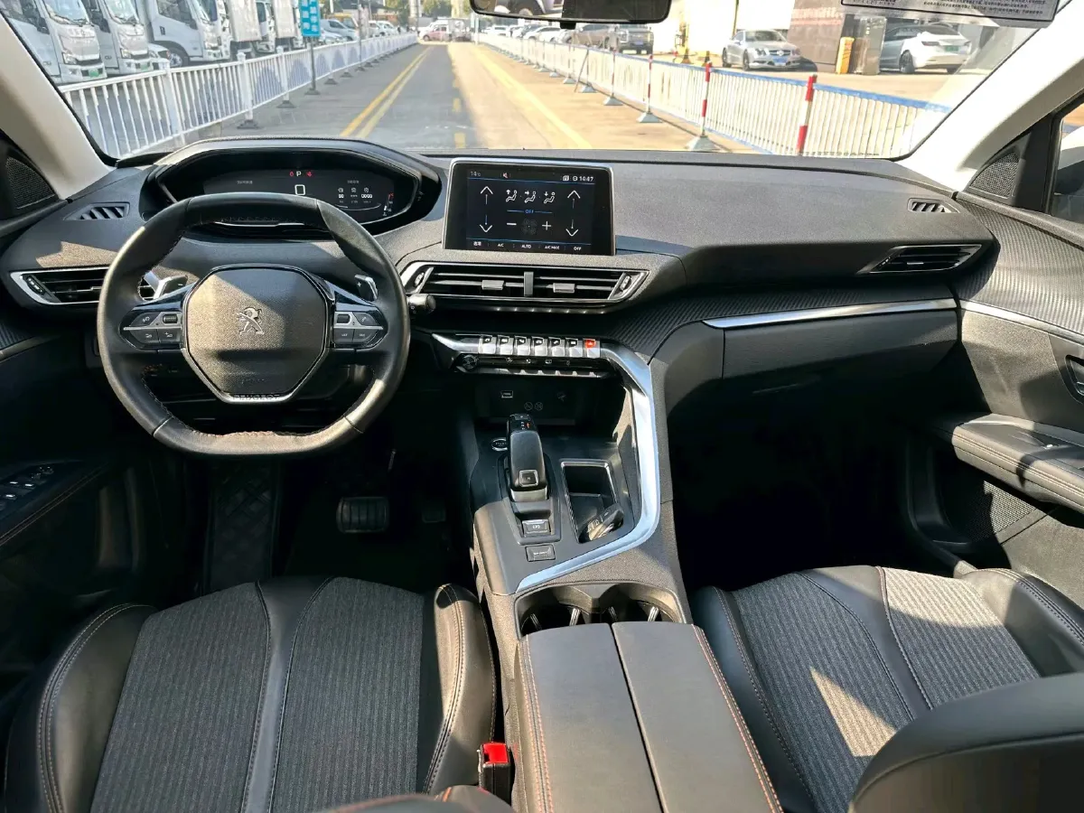 2017 Peugeot 5008 1.8T 204HP L4 6AT,autocango,china used car exporter,china ev exporter,chinese used car exporter,chinese used ev exporter