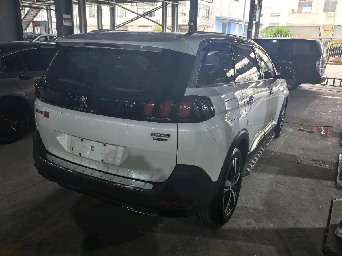 2017 Peugeot 5008 1.8T 204HP L4 6AT,autocango,china used car exporter,china ev exporter,chinese used car exporter,chinese used ev exporter