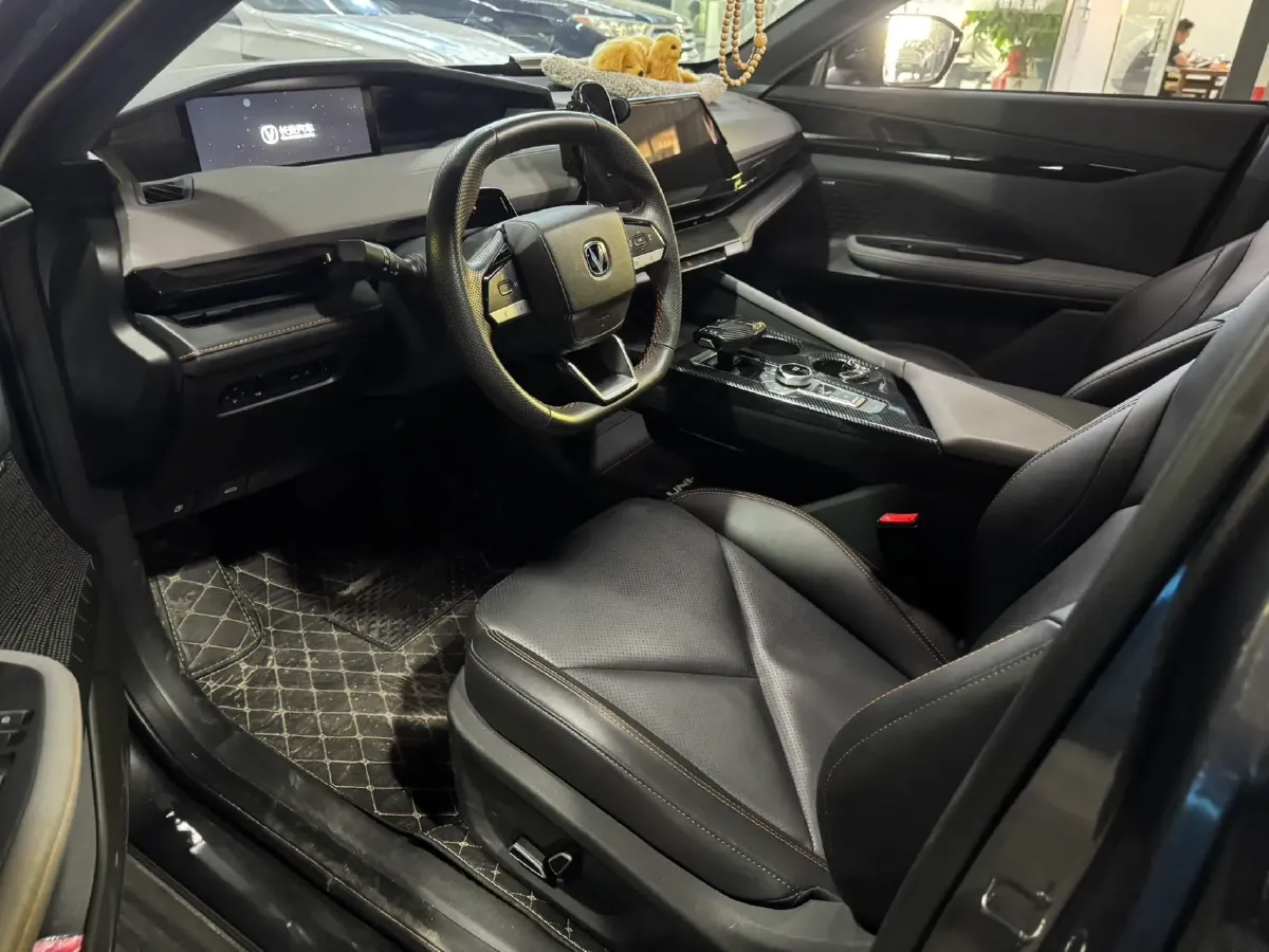 2022 ChangAn UNI-V 1.5T 188HP L4 7DCT,autocango,china used car exporter,china ev exporter,chinese used car exporter,chinese used ev exporter