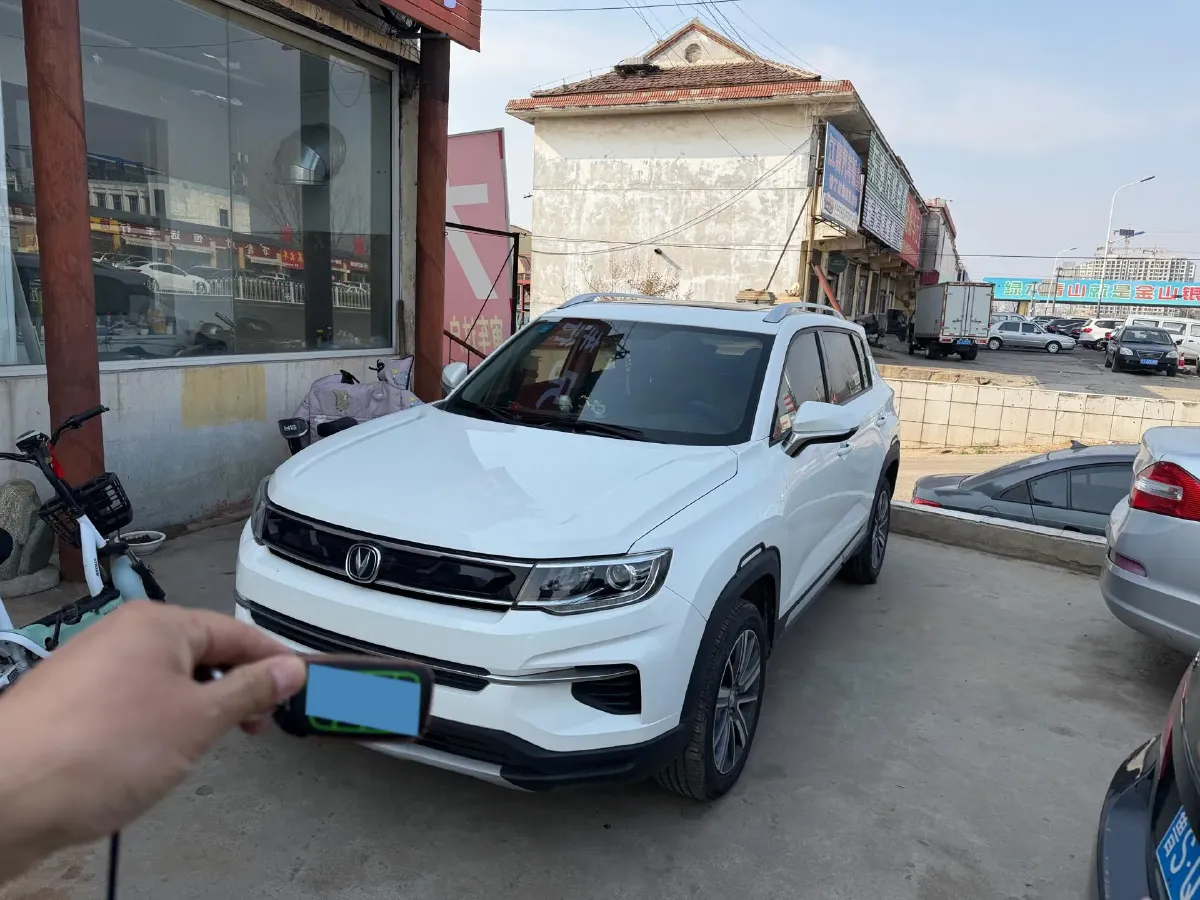 2019 ChangAn CS35 Plus 1.6L 128HP L4 5MT,autocango,china used car exporter,china ev exporter,chinese used car exporter,chinese used ev exporter
