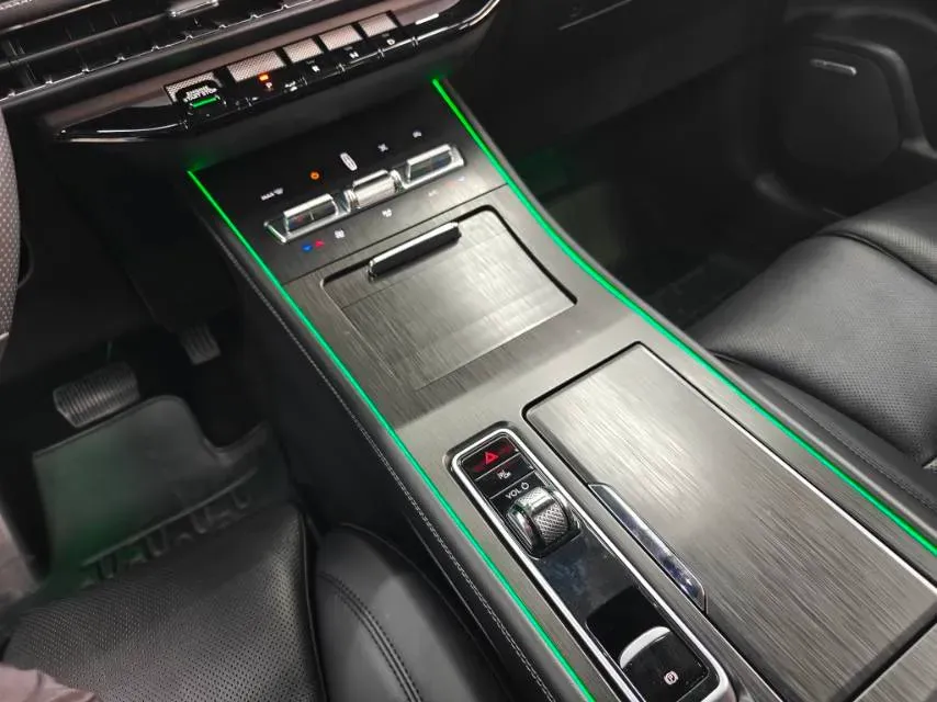 2024 Lincoln Corsair 2.0T 261HP L4 8AT,autocango,china used car exporter,china ev exporter,chinese used car exporter,chinese used ev exporter