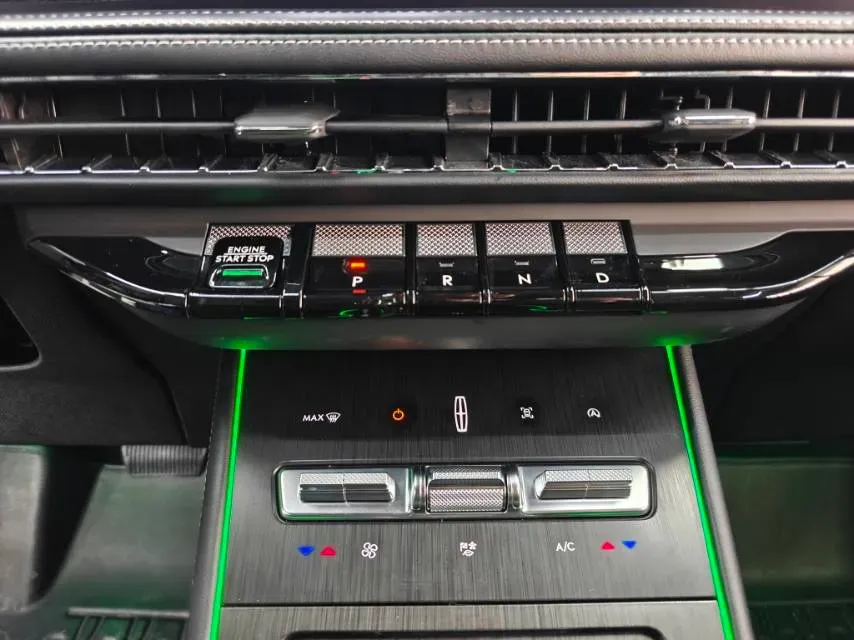 2024 Lincoln Corsair 2.0T 261HP L4 8AT,autocango,china used car exporter,china ev exporter,chinese used car exporter,chinese used ev exporter