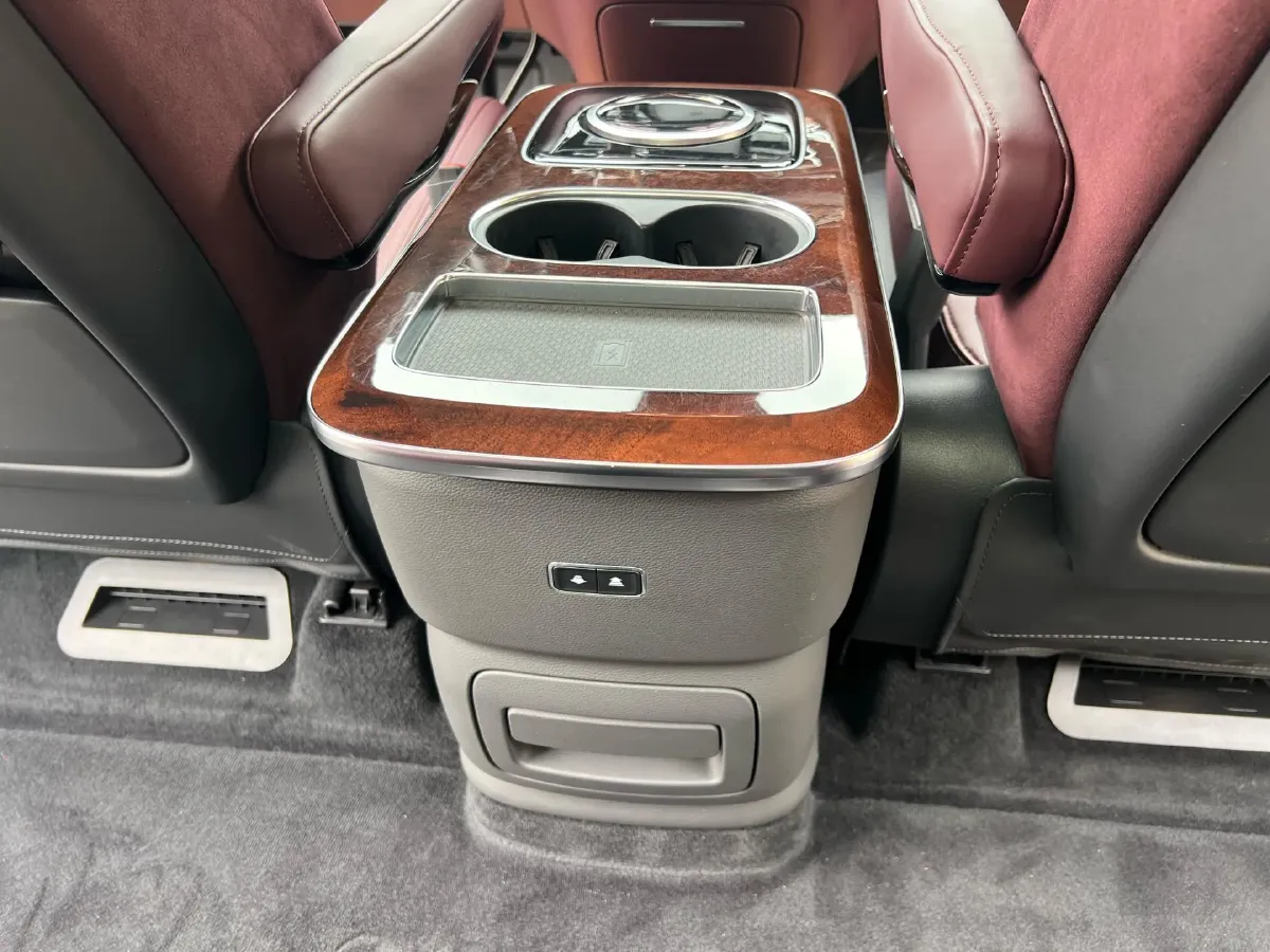 2023 HongQi HQ9 2.0T 252HP L4 8AT,autocango,china used car exporter,china ev exporter,chinese used car exporter,chinese used ev exporter