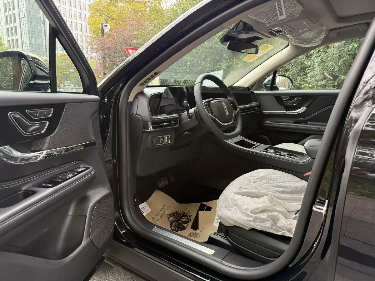 2025 Lincoln Corsair 2.0T 261HP L4 8AT,autocango,china used car exporter,china ev exporter,chinese used car exporter,chinese used ev exporter
