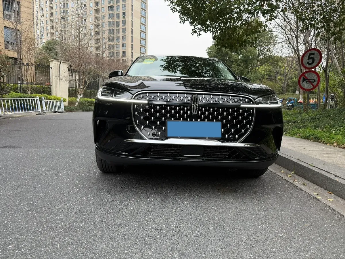 2025 Lincoln Corsair 2.0T 261HP L4 8AT,autocango,china used car exporter,china ev exporter,chinese used car exporter,chinese used ev exporter