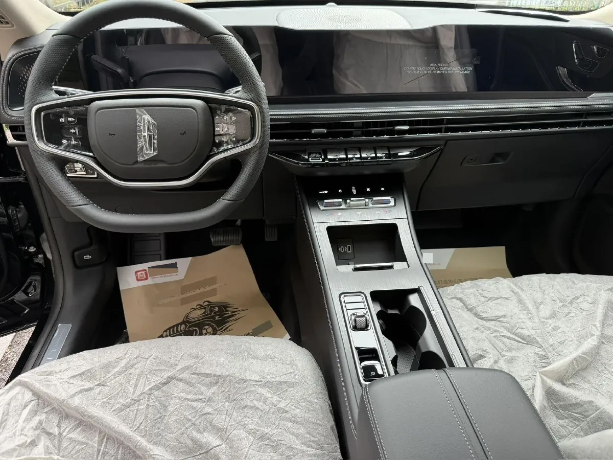 2025 Lincoln Corsair 2.0T 261HP L4 8AT,autocango,china used car exporter,china ev exporter,chinese used car exporter,chinese used ev exporter