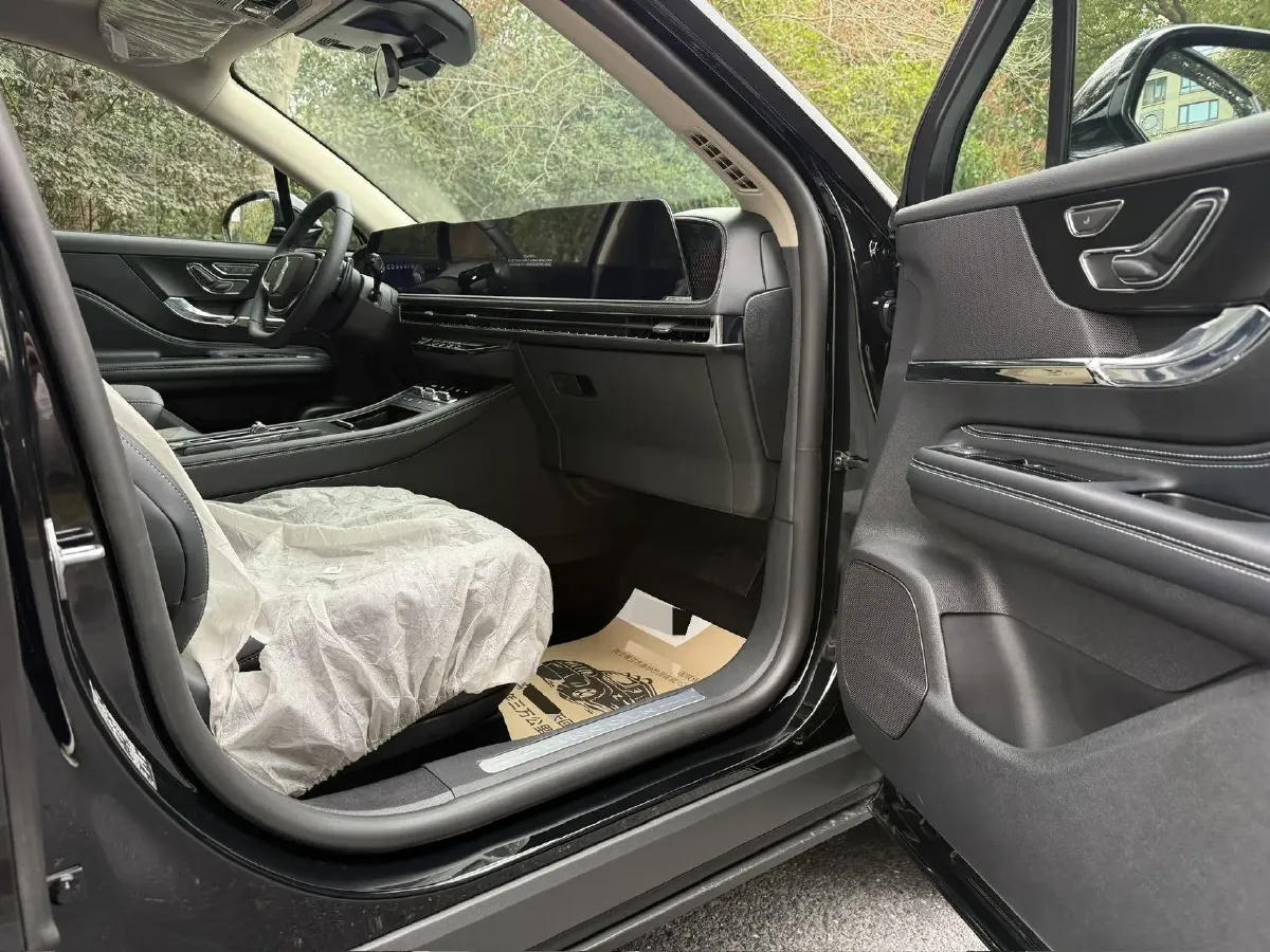 2025 Lincoln Corsair 2.0T 261HP L4 8AT,autocango,china used car exporter,china ev exporter,chinese used car exporter,chinese used ev exporter