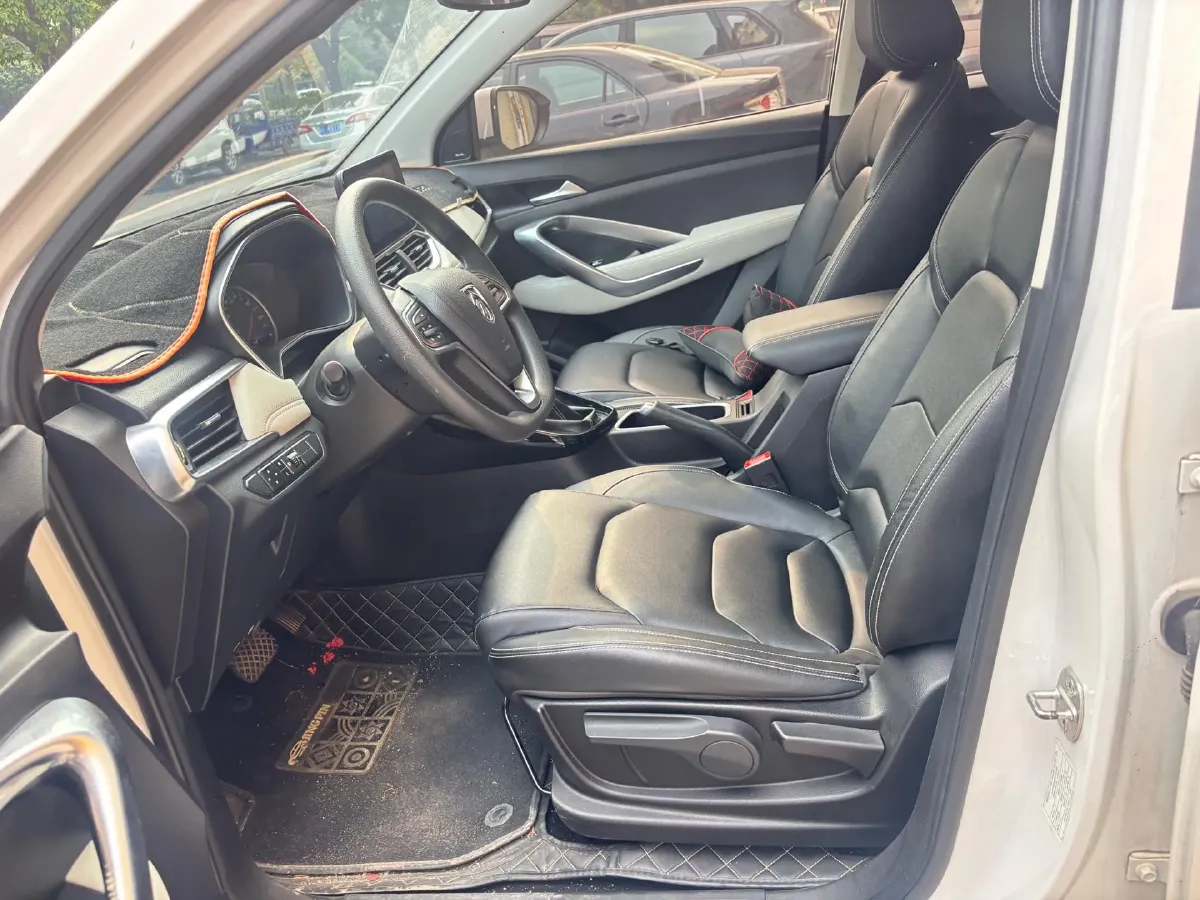 2019 BaoJun 530 1.5T 147HP L4 CVT,autocango,china used car exporter,china ev exporter,chinese used car exporter,chinese used ev exporter