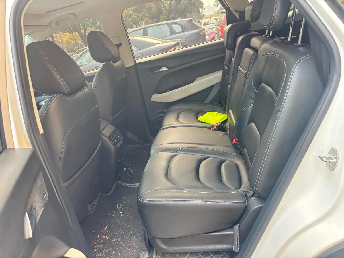 2019 BaoJun 530 1.5T 147HP L4 CVT,autocango,china used car exporter,china ev exporter,chinese used car exporter,chinese used ev exporter