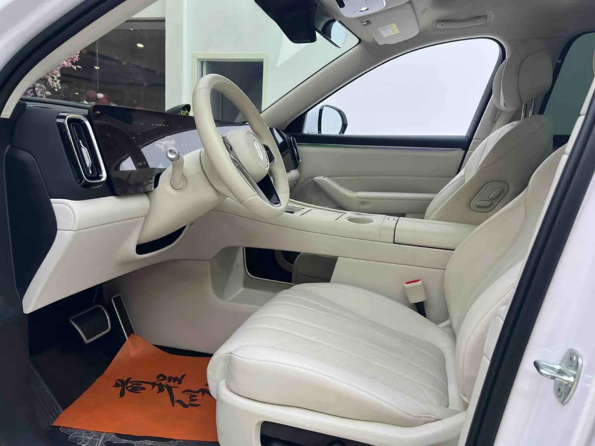 2025 AITO AITO M8 REEV 160HP REEV 53.4KWH,autocango,china used car exporter,china ev exporter,chinese used car exporter,chinese used ev exporter