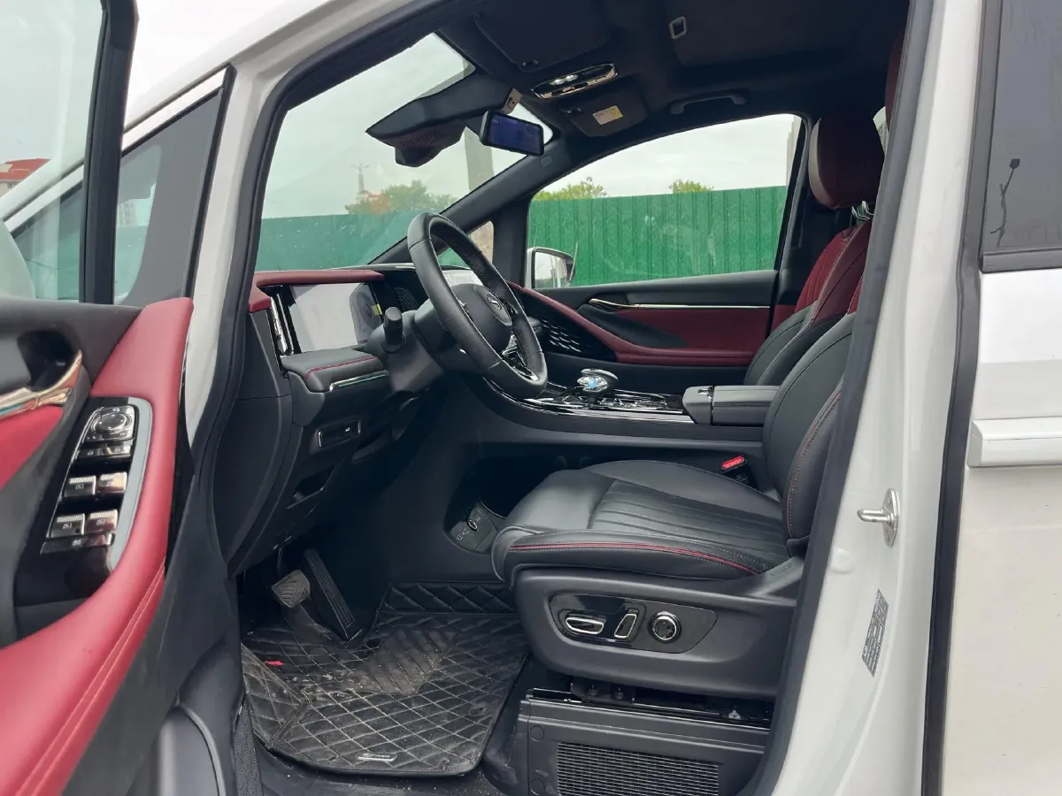 2024 GAC Trumpchi M8 2.0T 252HP L4 8AT,autocango,china used car exporter,china ev exporter,chinese used car exporter,chinese used ev exporter