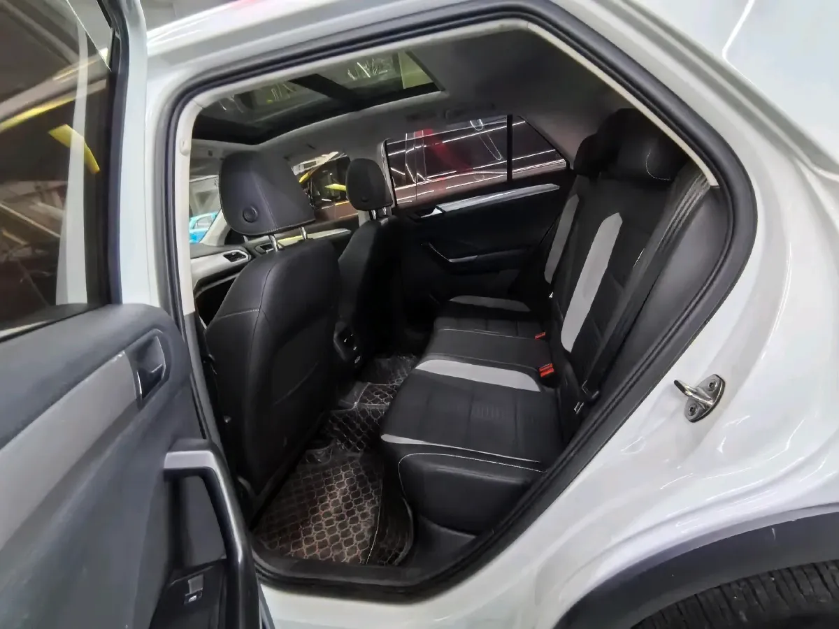 2022 Volkswagen T-Roc 1.4T 150HP L4 7DCT,autocango,china used car exporter,china ev exporter,chinese used car exporter,chinese used ev exporter