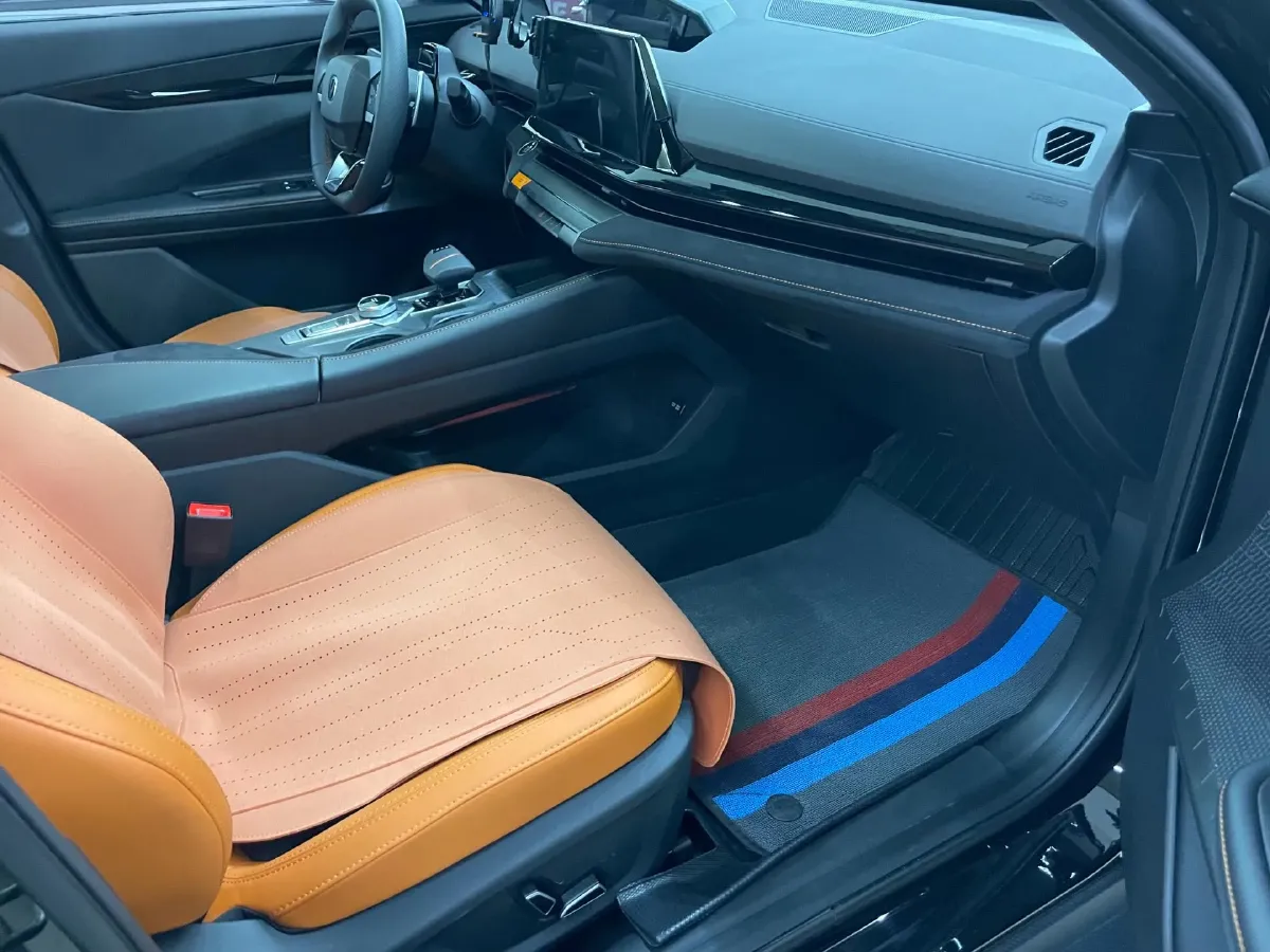 2025 ChangAn UNI-V 1.5T 192HP L4 7DCT,autocango,china used car exporter,china ev exporter,chinese used car exporter,chinese used ev exporter