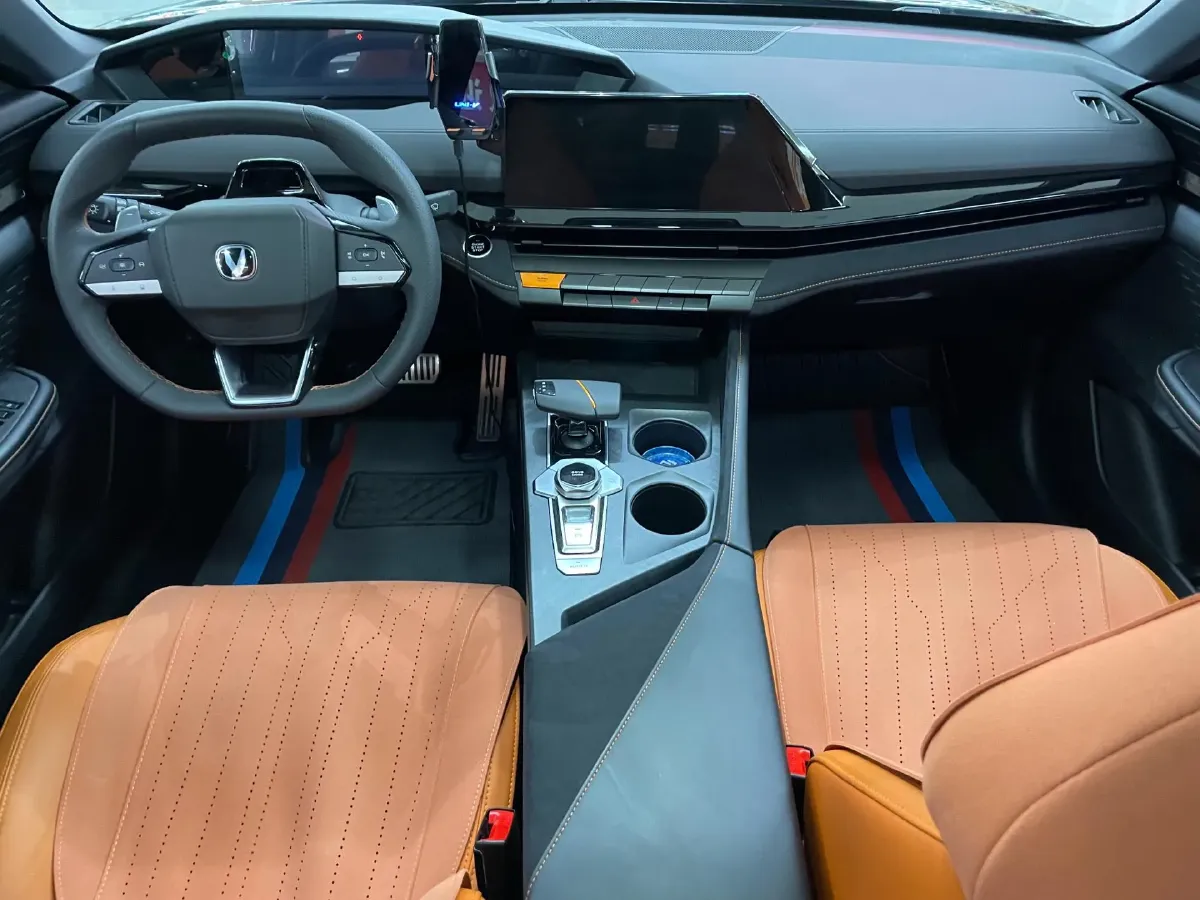 2025 ChangAn UNI-V 1.5T 192HP L4 7DCT,autocango,china used car exporter,china ev exporter,chinese used car exporter,chinese used ev exporter