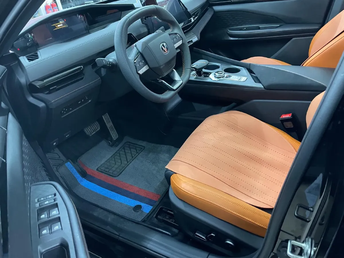 2025 ChangAn UNI-V 1.5T 192HP L4 7DCT,autocango,china used car exporter,china ev exporter,chinese used car exporter,chinese used ev exporter