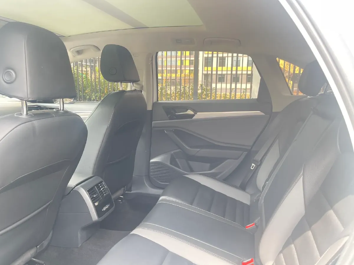 2019 Jeep Renegade 1.3T 173HP L4 7DCT,autocango,china used car exporter,china ev exporter,chinese used car exporter,chinese used ev exporter